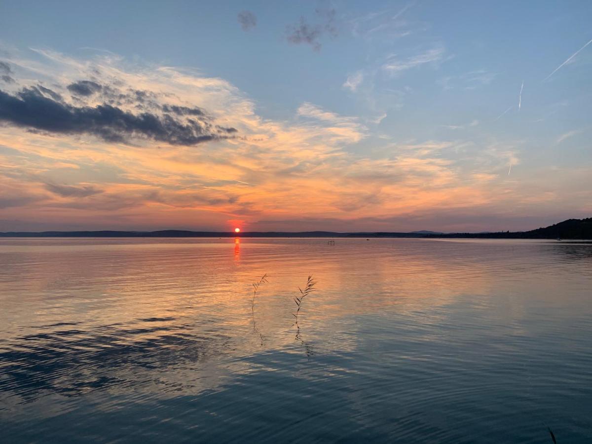 Green Lake House - Private Beach At Balaton Balatonakarattya Exterior photo